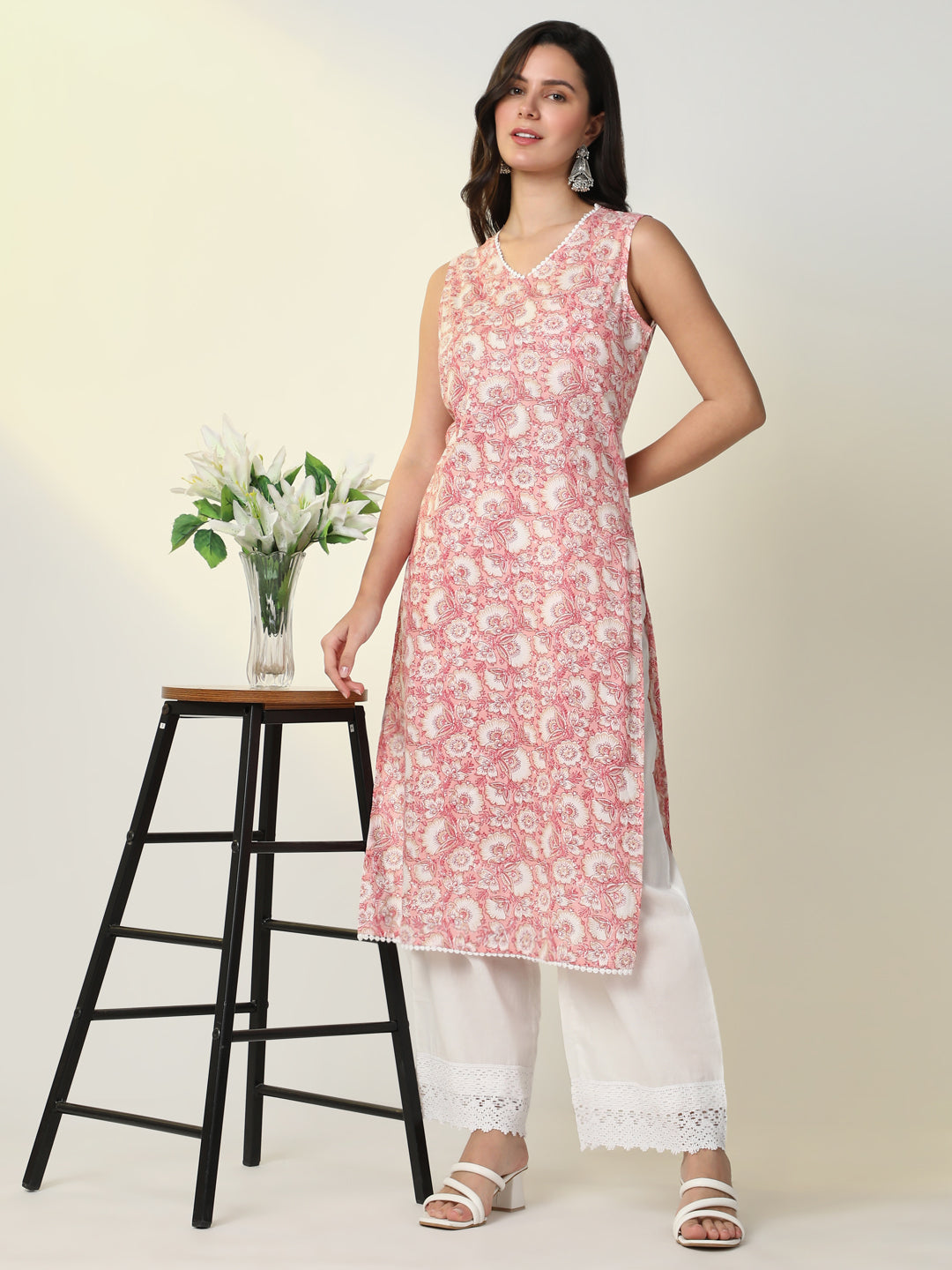 Women Pink Floral Straight Kurta Set