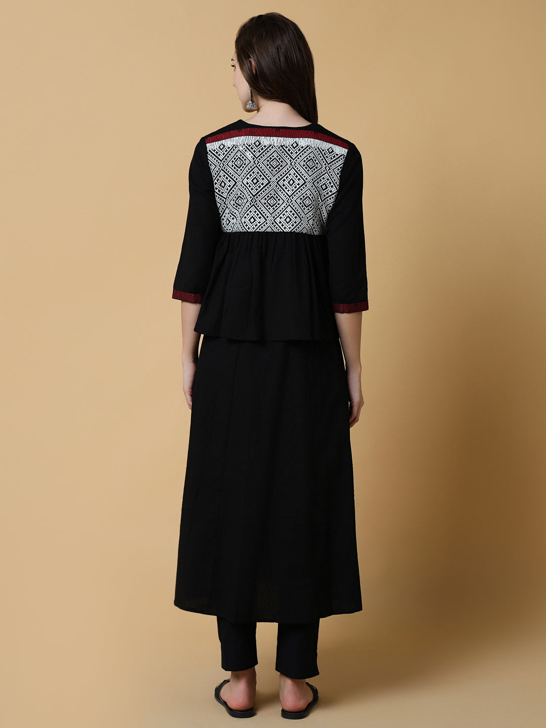 Women Black Graphic A-Line Kurta with Shrug