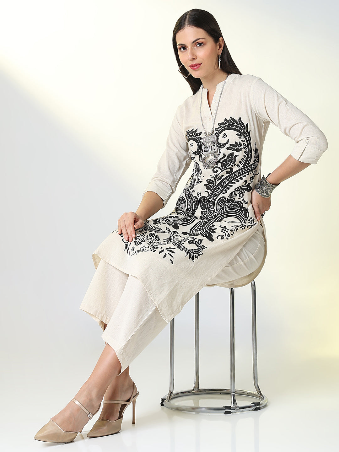 Women Off White Graphic Straight Kurta Set