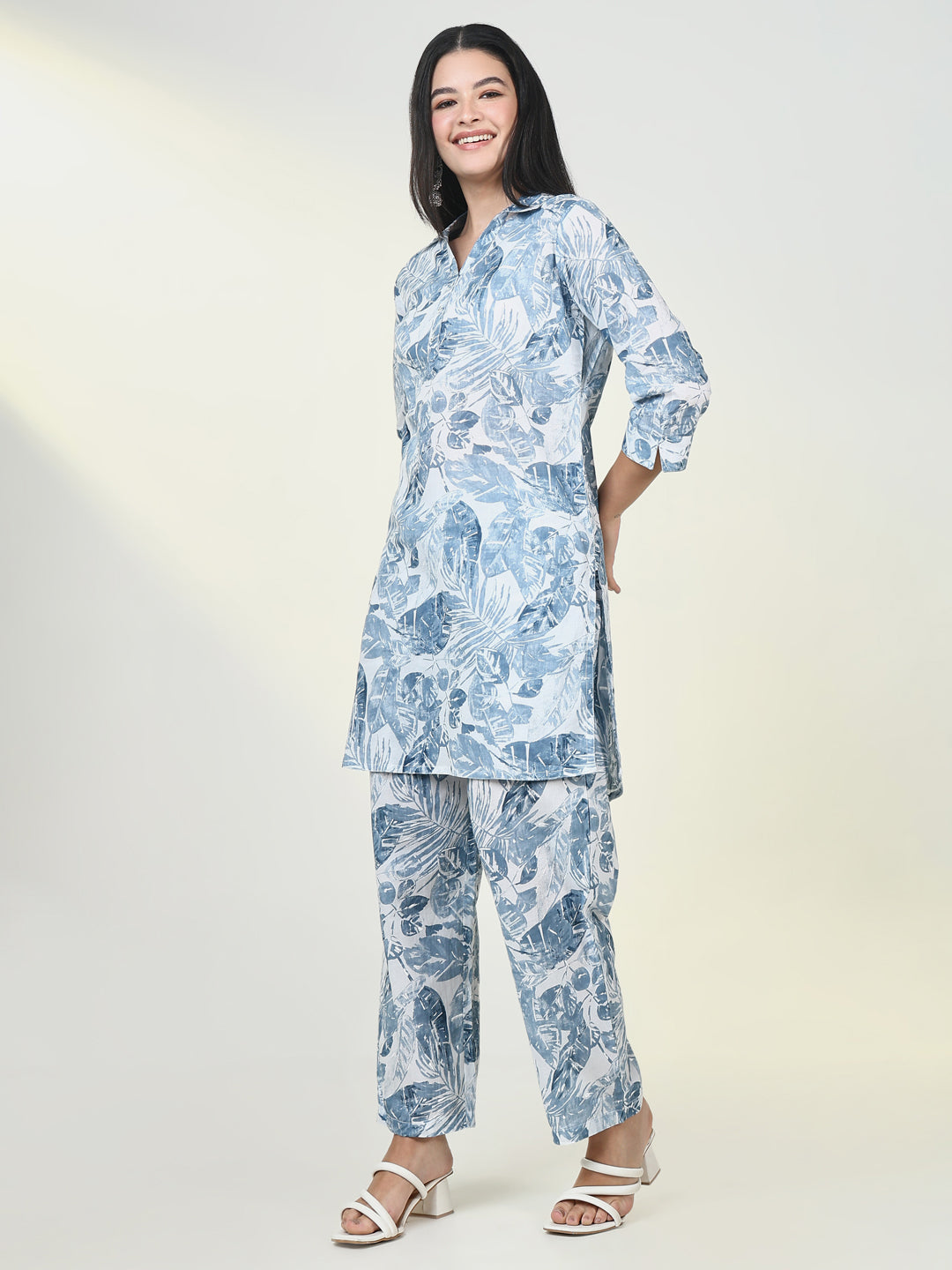 Women Floral Blue Straight Kurta Set