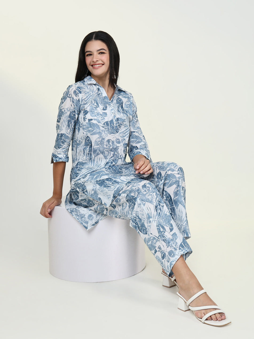 Women Floral Blue Straight Kurta Set