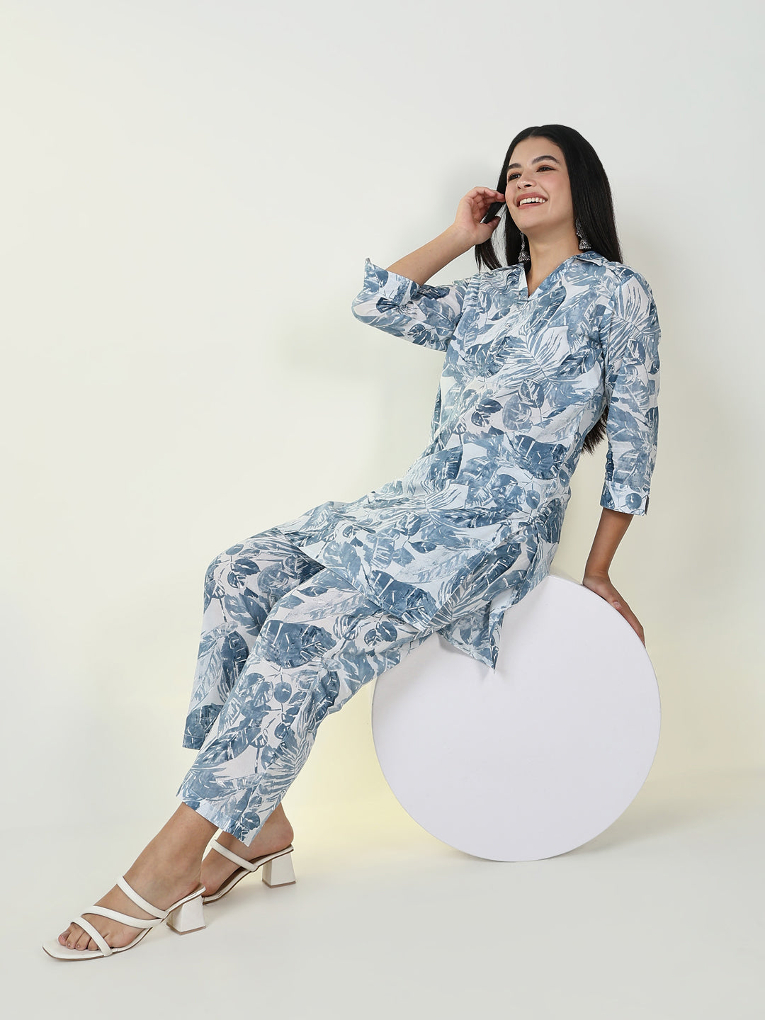 Women Floral Blue Straight Kurta Set