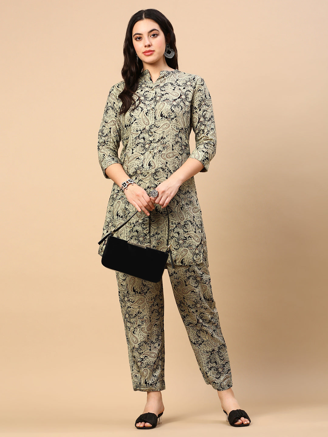 Women Paisley Green Straight Kurta Set