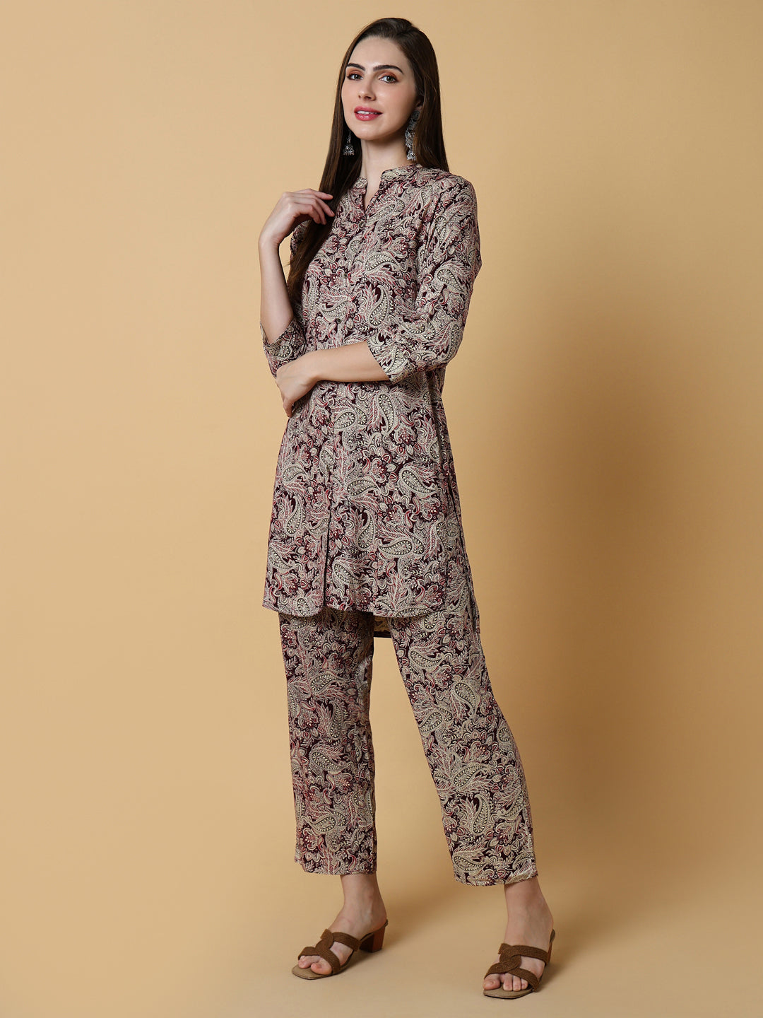 Women Paisley Maroon Straight Kurta Set