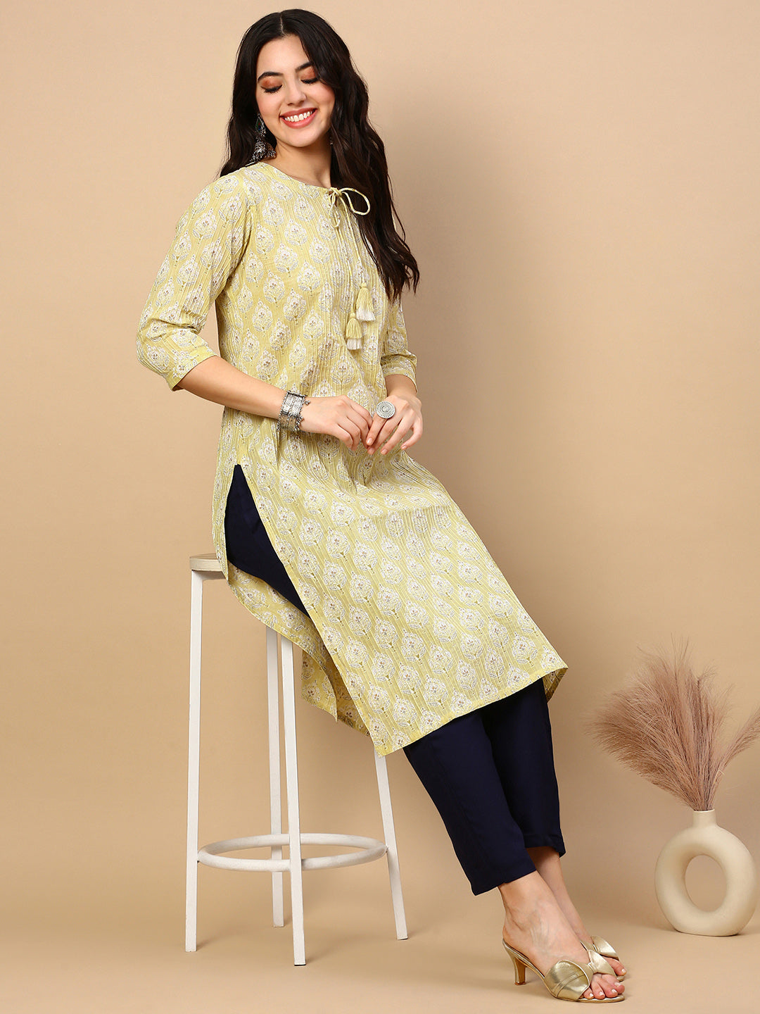 Women Green Graphic Straight Kurta