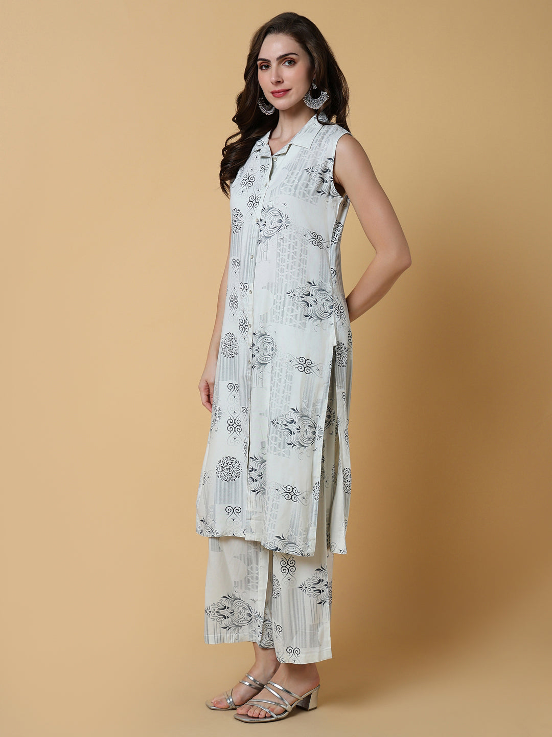 Women Graphic Off White Straight Kurta Set