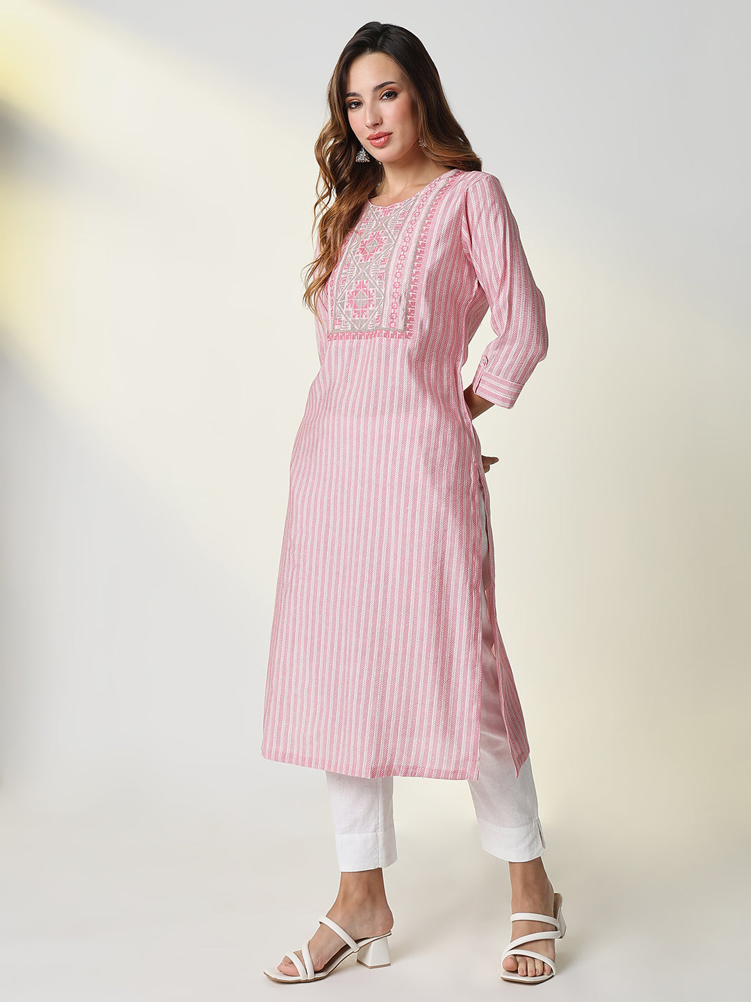 Women Pink Chevron Straight Kurta