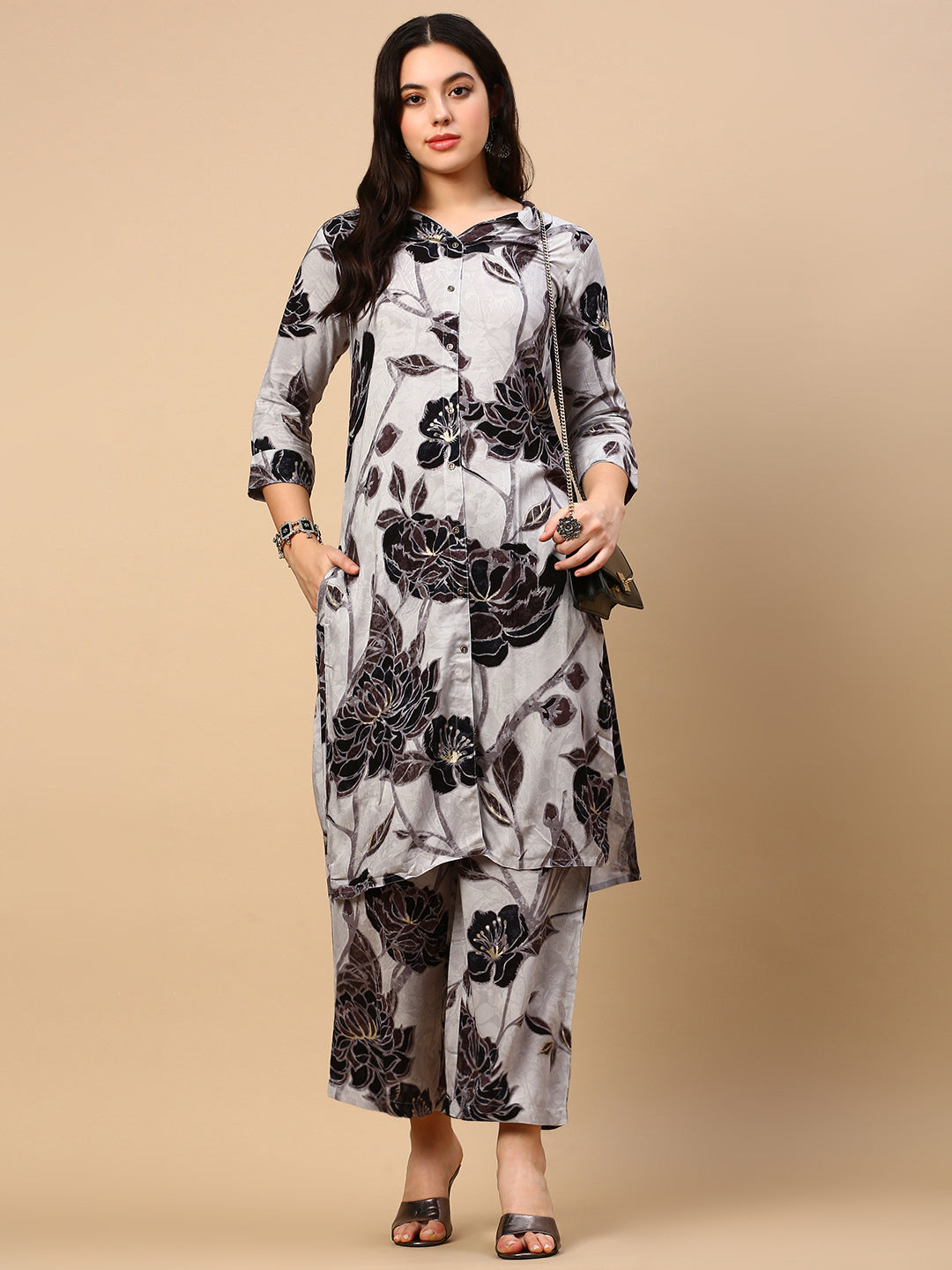 Women Floral Grey Straight Kurta Set