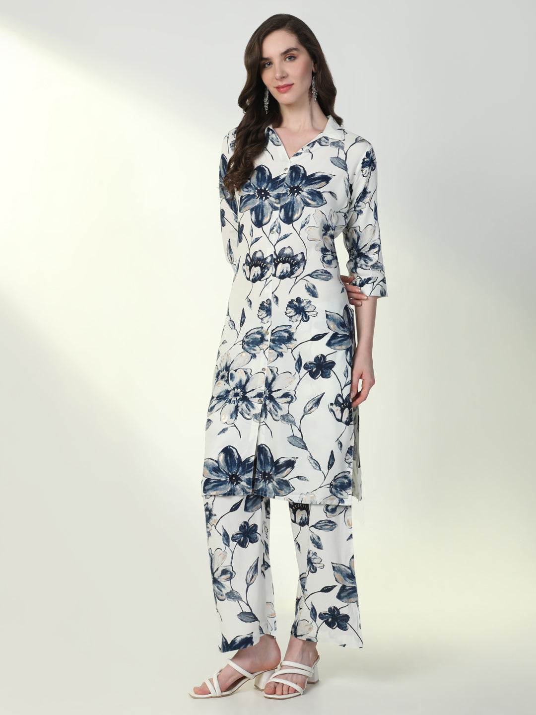 Women Navy Blue Floral Straight Kurta Set