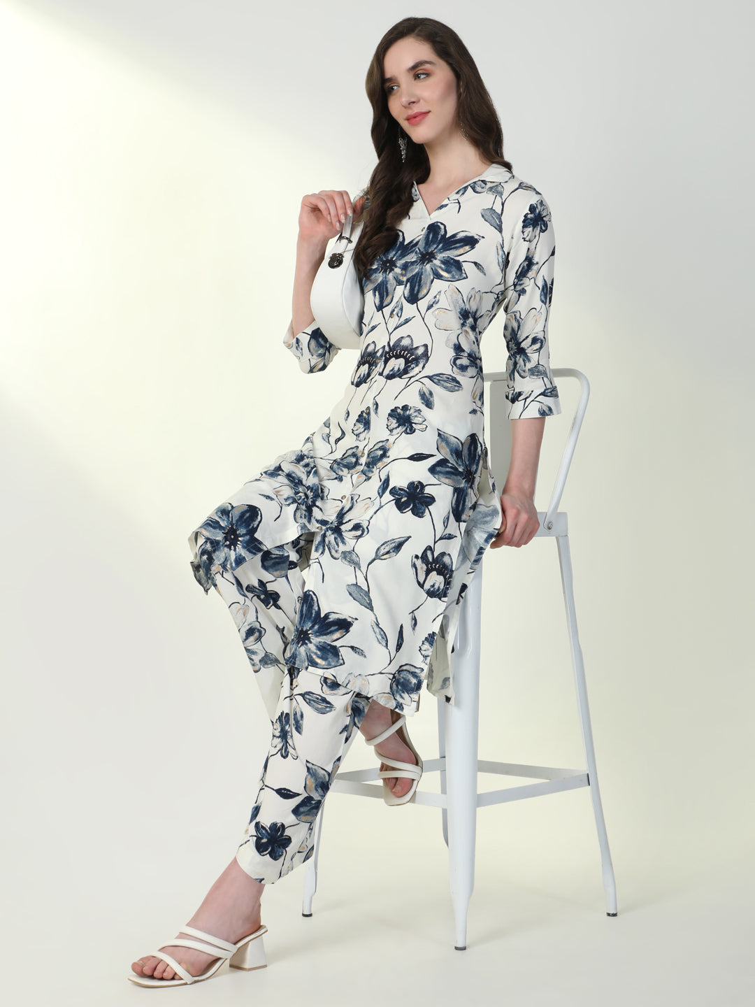 Women Navy Blue Floral Straight Kurta Set