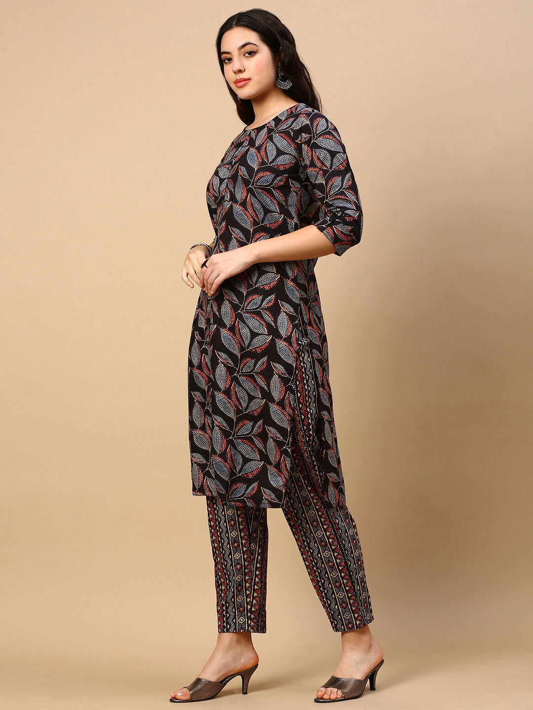 Women Floral Black Straight Kurta Set