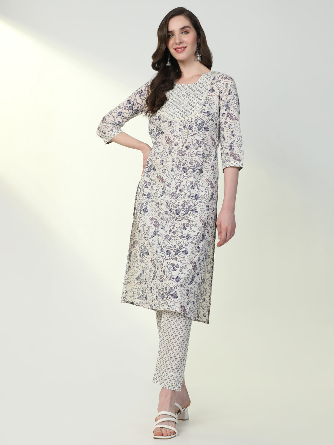 Women Off White Floral Straight Kurta Set