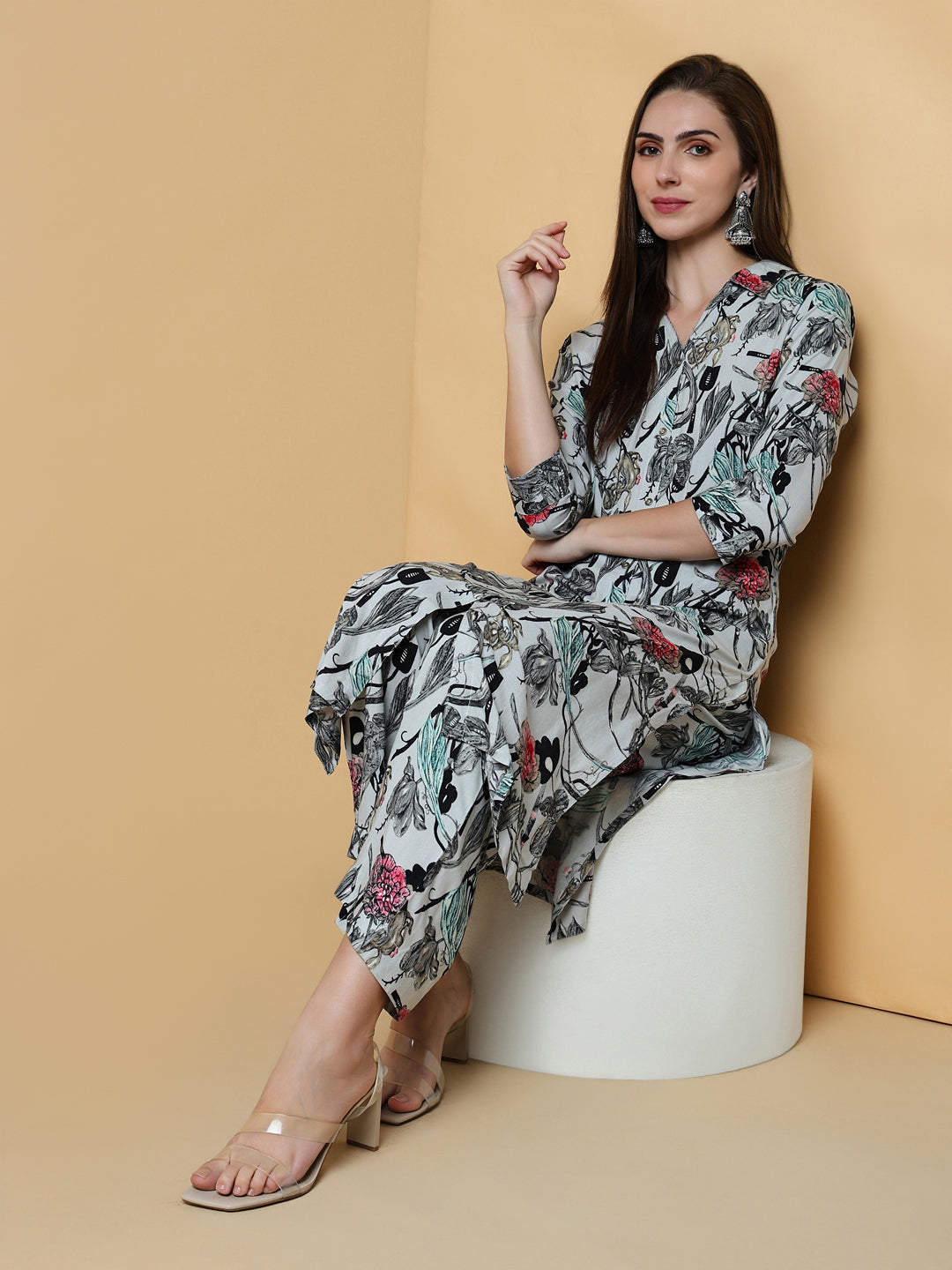 Women Floral Grey Straight Kurta Set