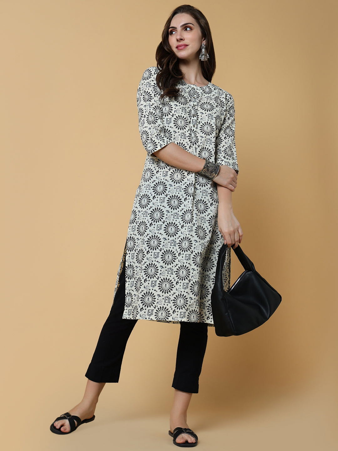 Women Off White Graphic Straight Kurta