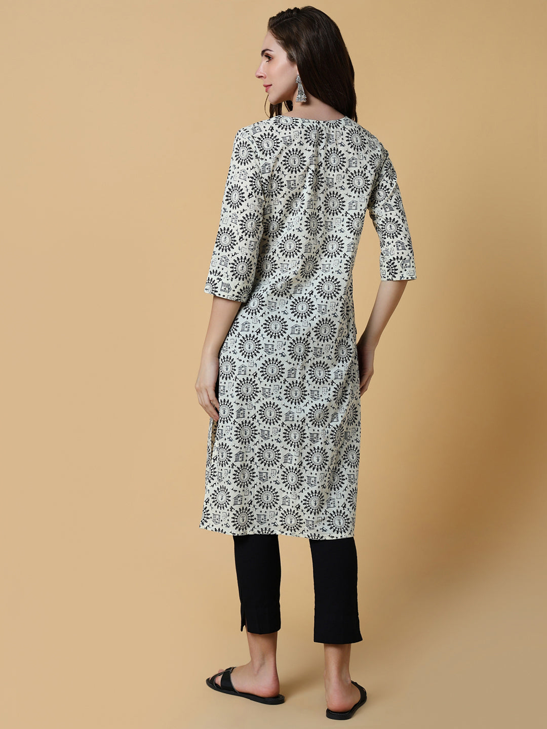 Women Off White Graphic Straight Kurta