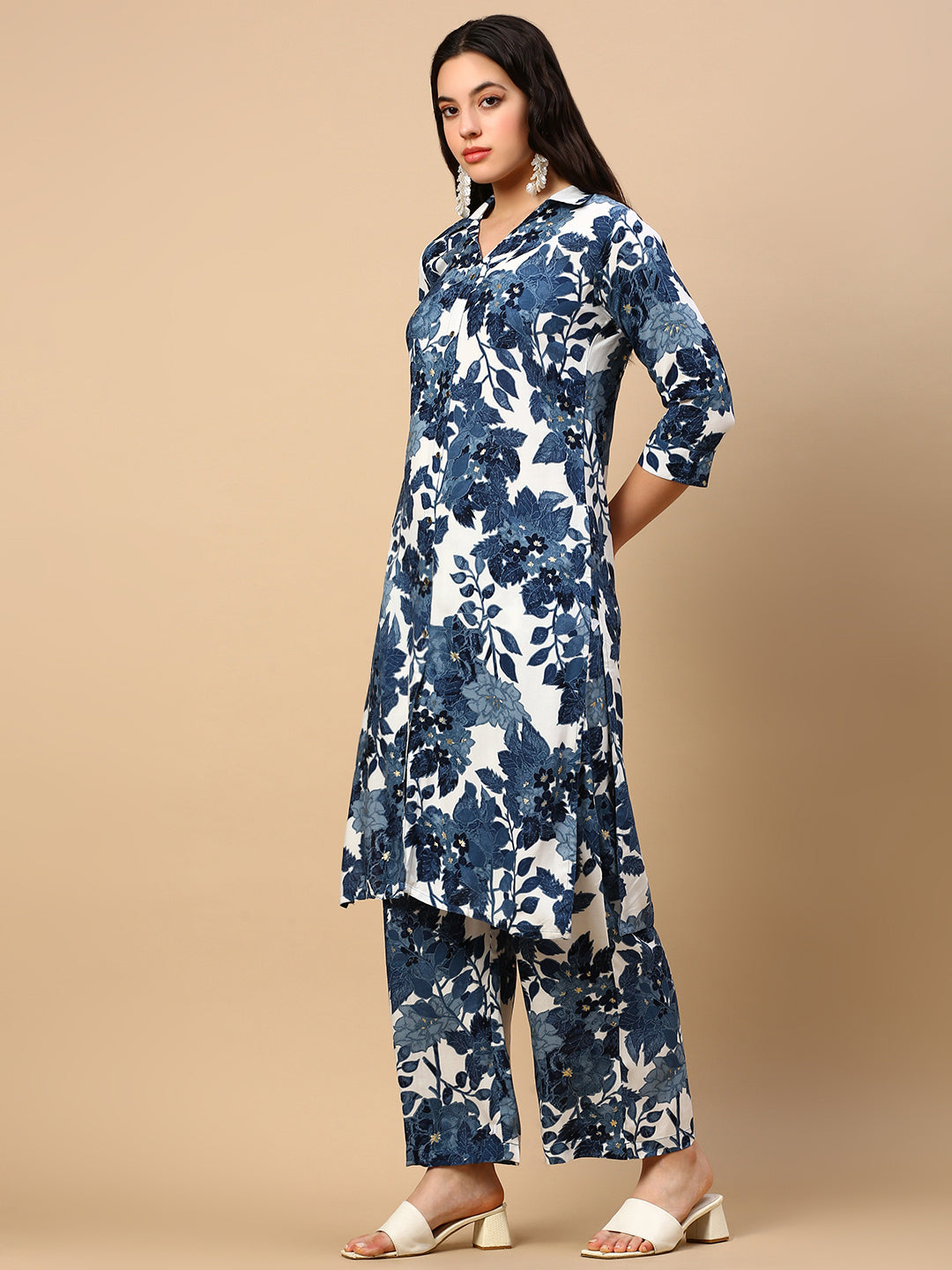 Women Floral Blue Straight Kurta Set