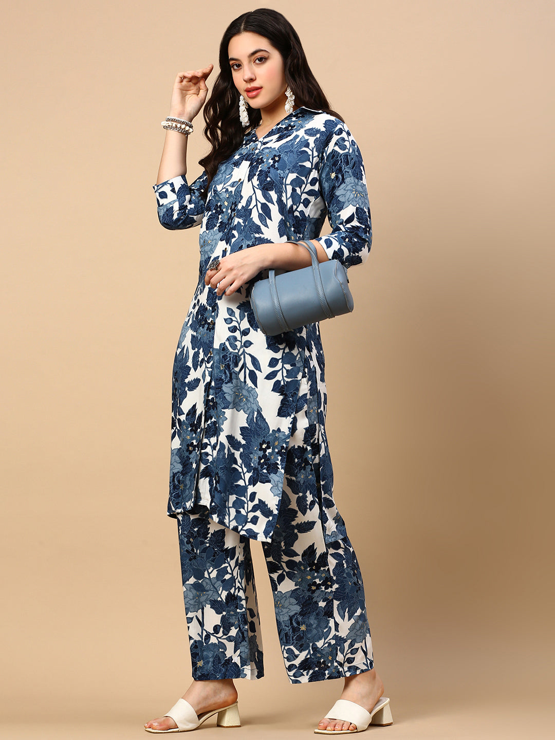 Women Floral Blue Straight Kurta Set