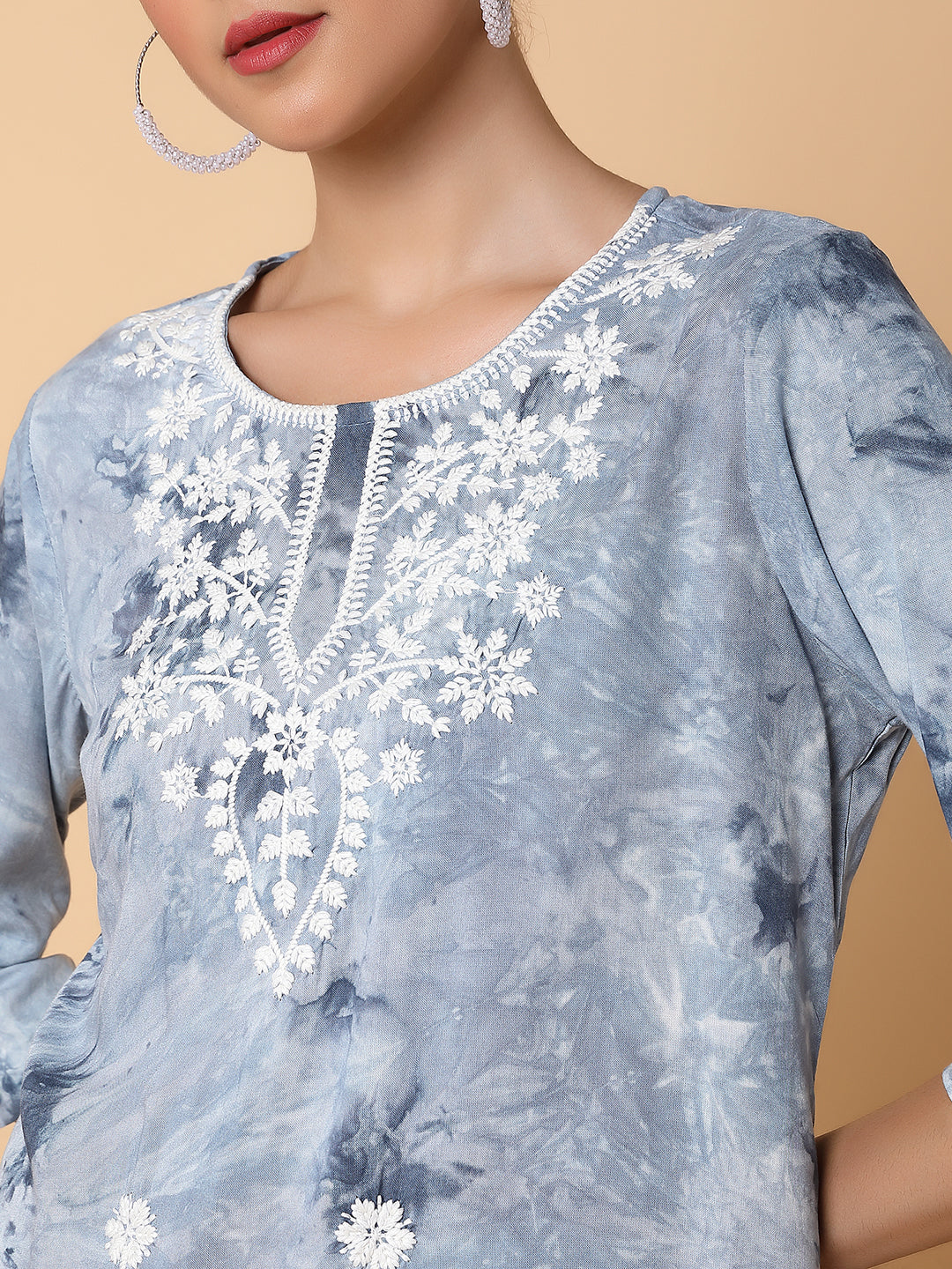 Women Floral Grey Chikankari Kurti