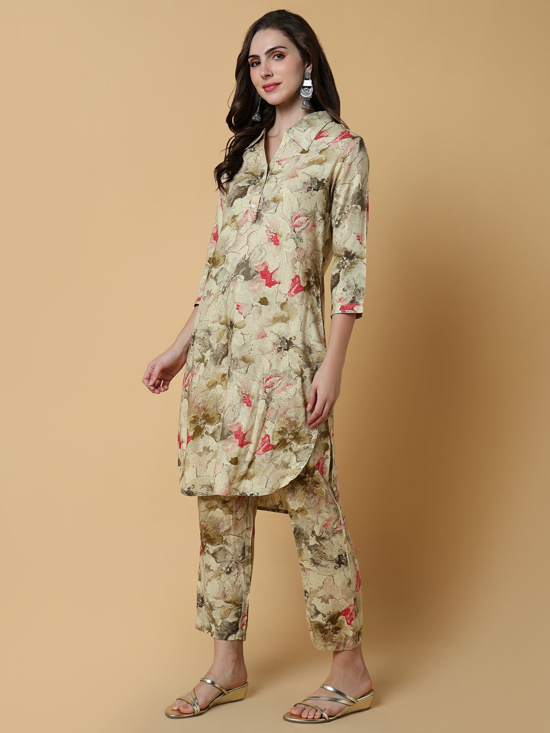 Women Floral Beige Straight Kurta Set