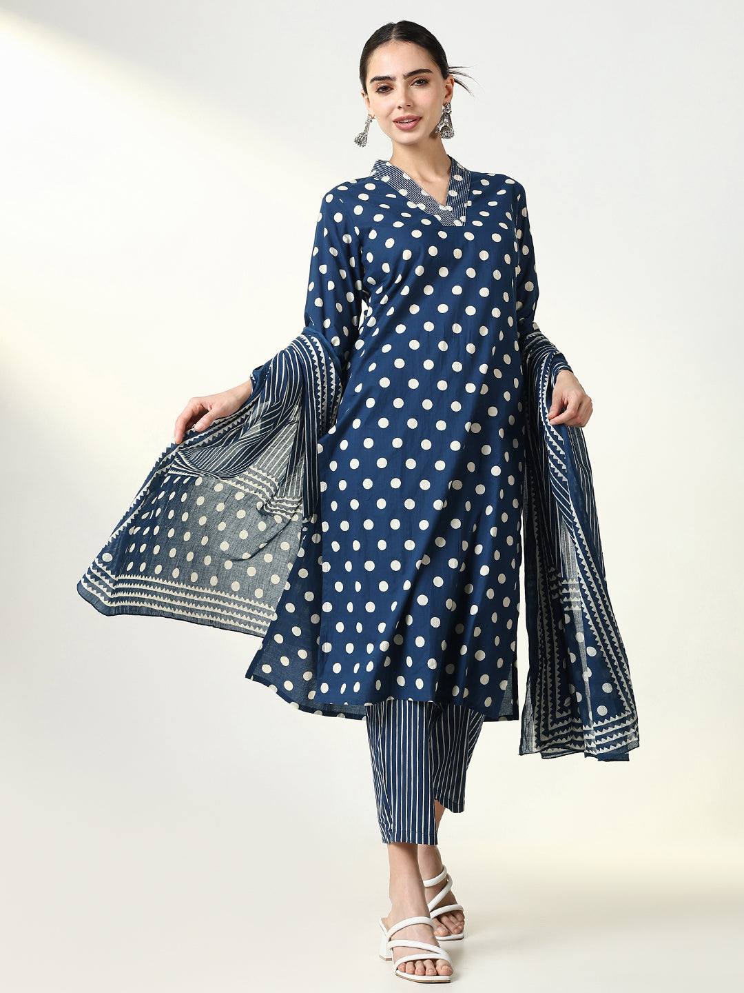 Women Printed Blue Straight Kurta Set with Dupatta