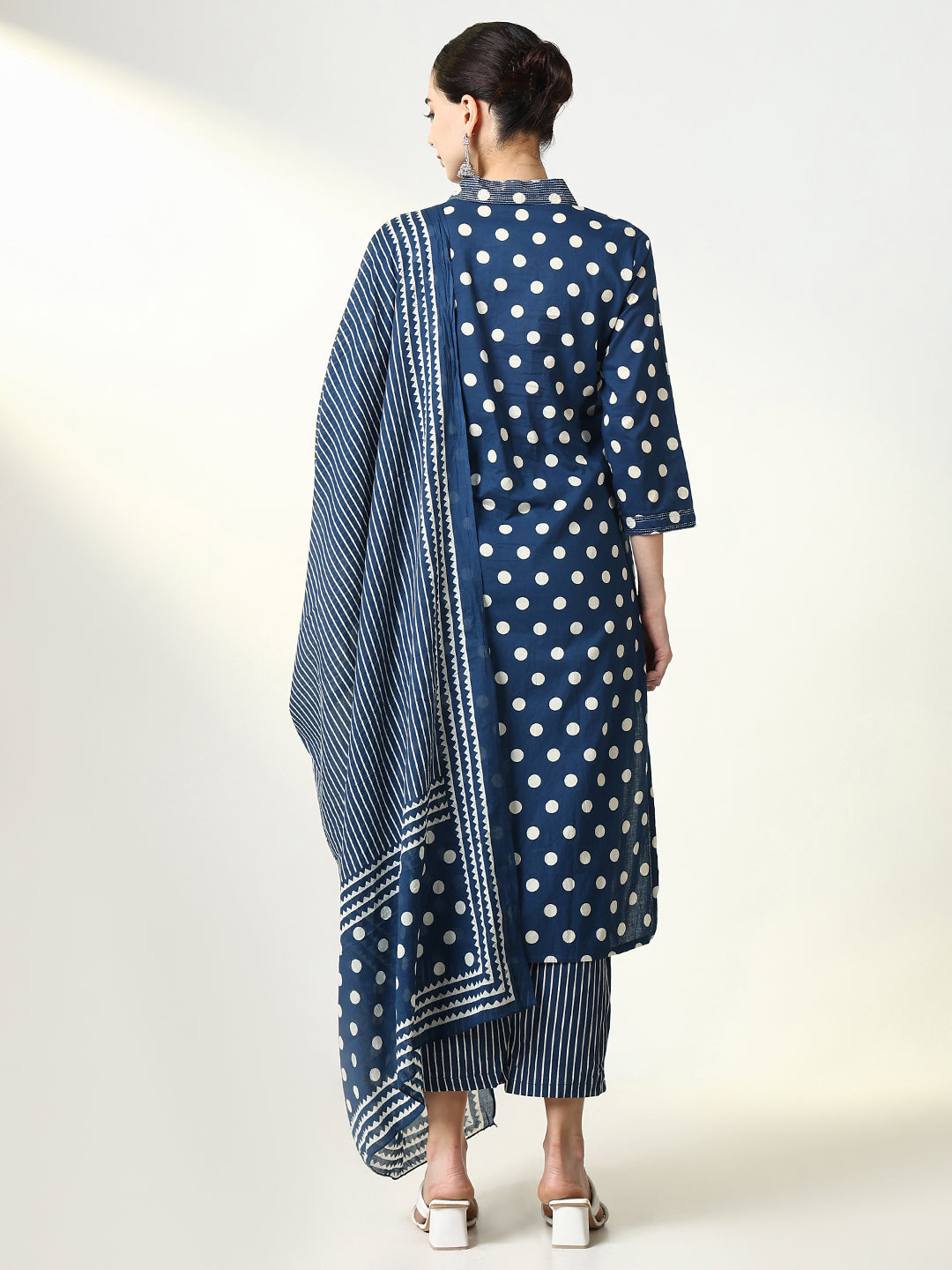 Women Printed Blue Straight Kurta Set with Dupatta