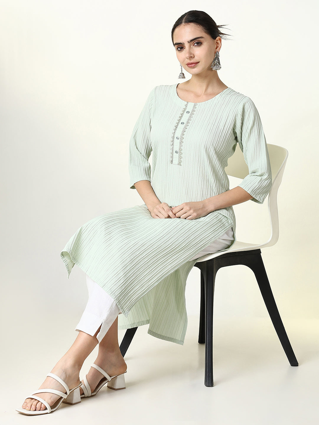 Women Green Solid Straight Kurta