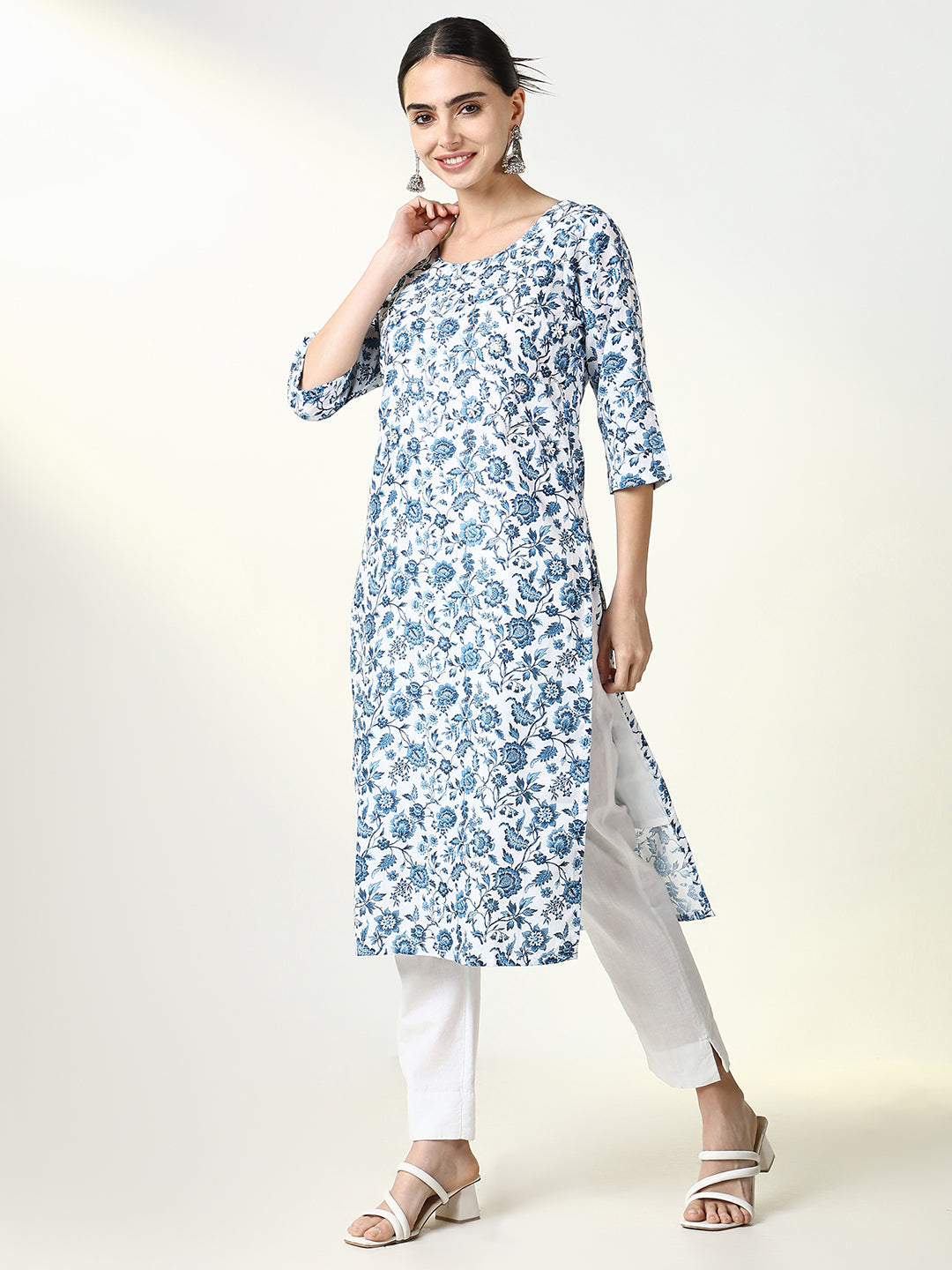 Women Blue Floral Straight Kurta