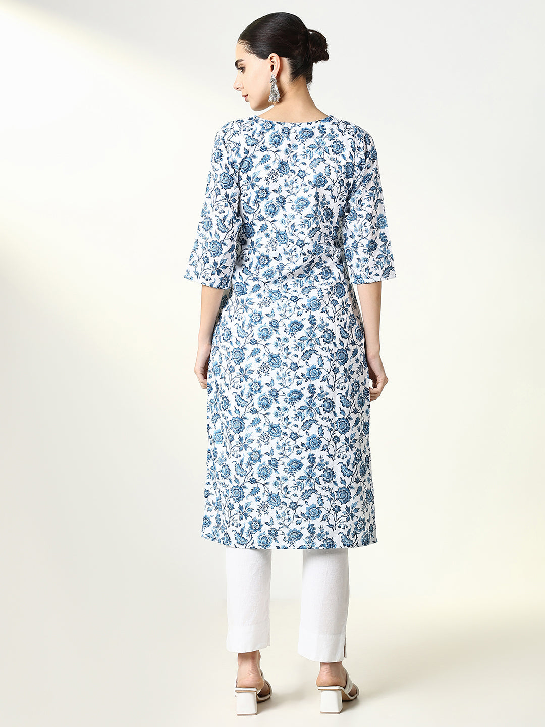 Women Blue Floral Straight Kurta