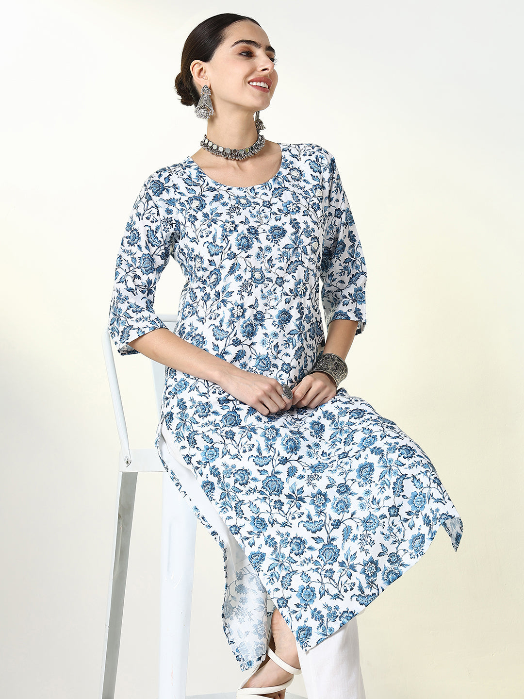 Women Blue Floral Straight Kurta