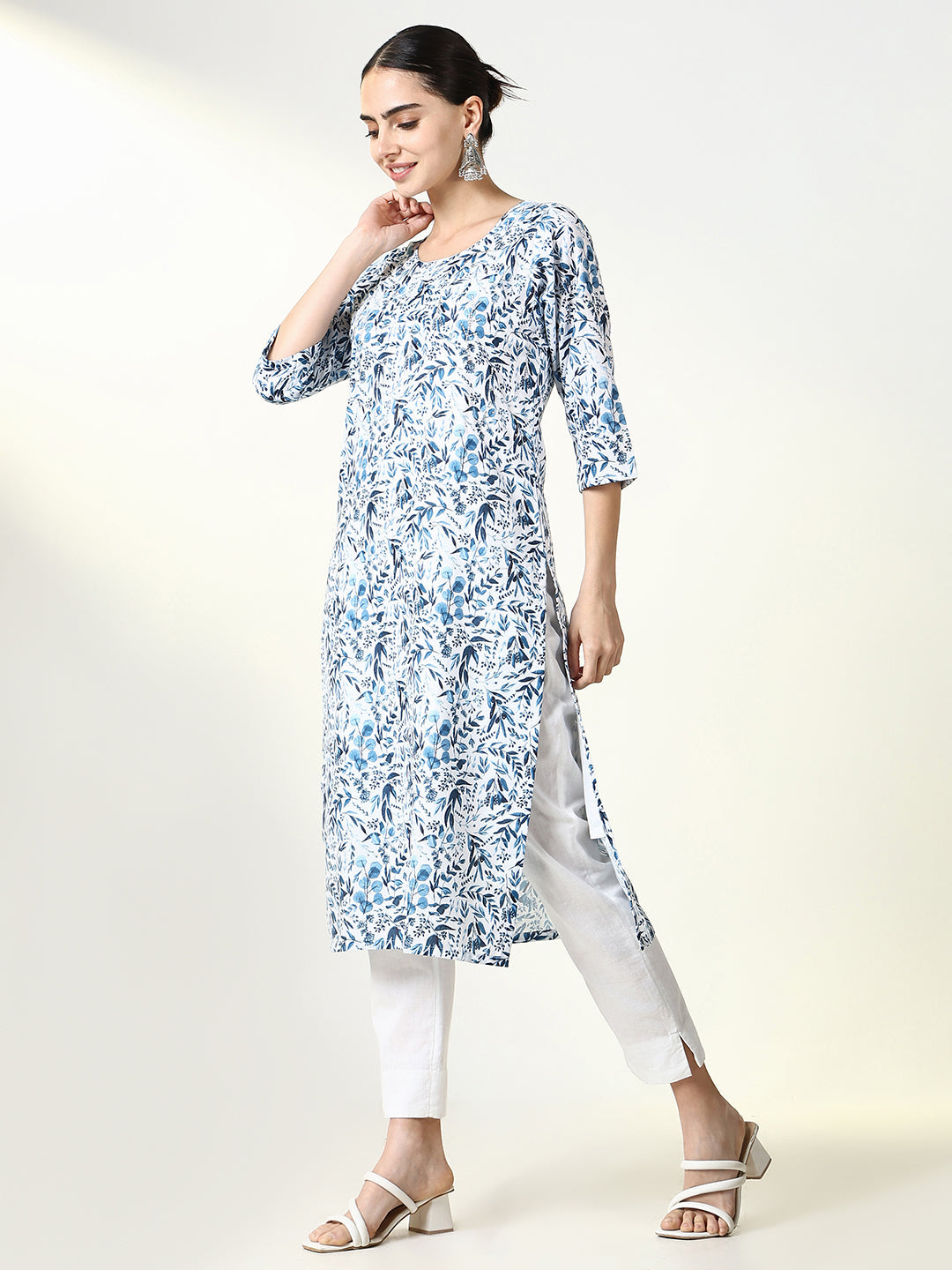 Women Blue Floral Straight Kurta