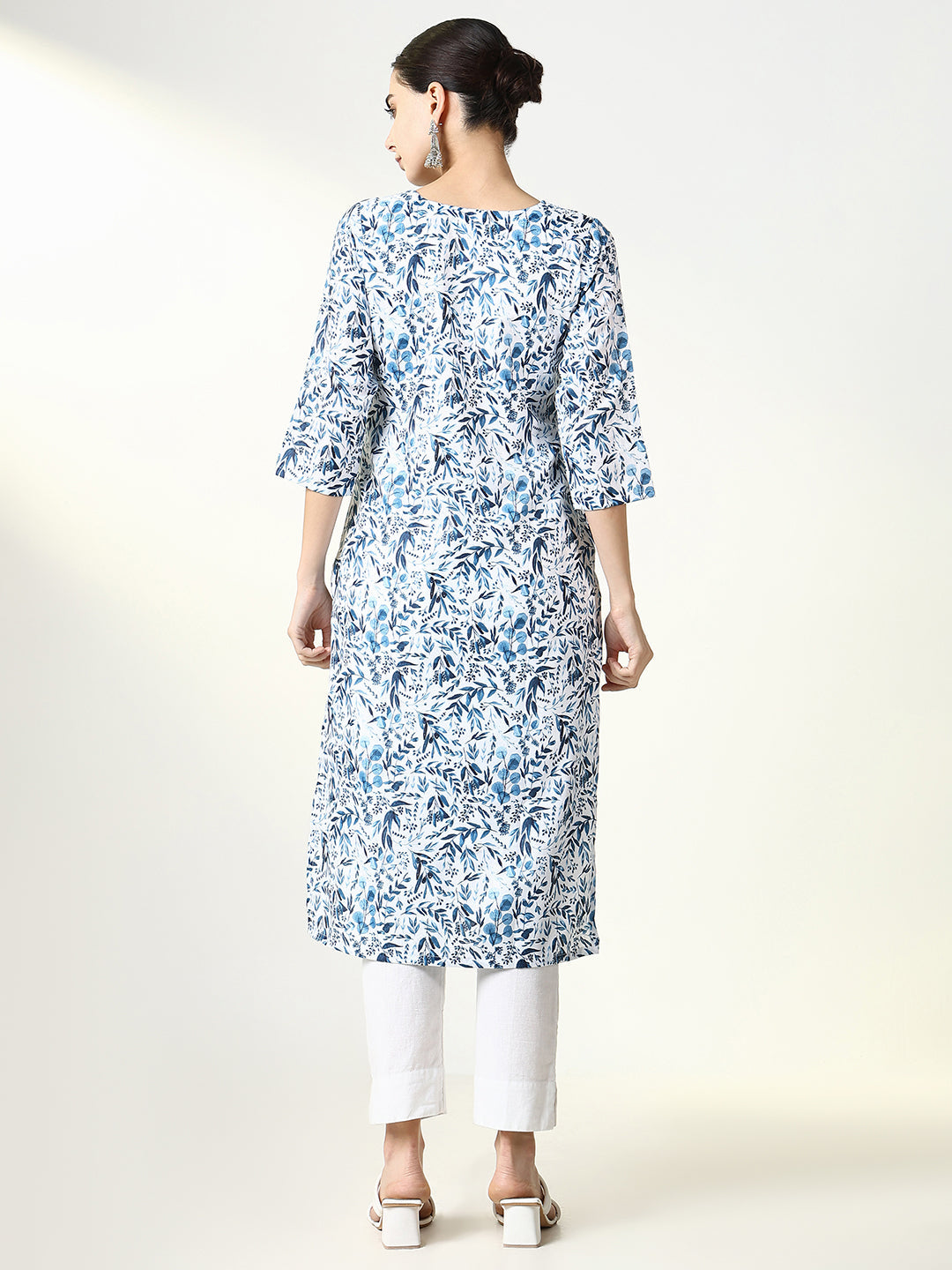 Women Blue Floral Straight Kurta