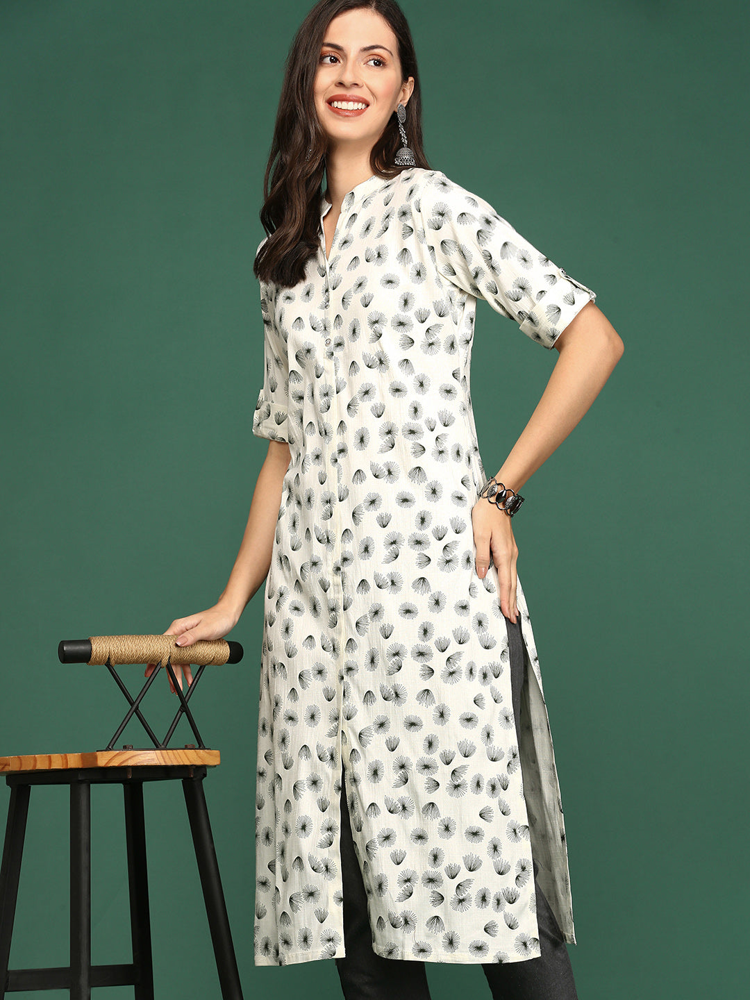 Women's Off White Printed Straight Kurta