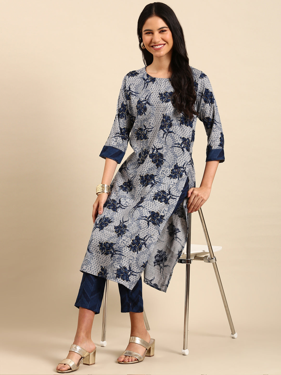 Women Floral Grey Straight Kurta Set