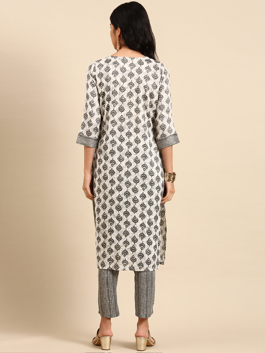 Women Graphic Off White Straight Kurta Set