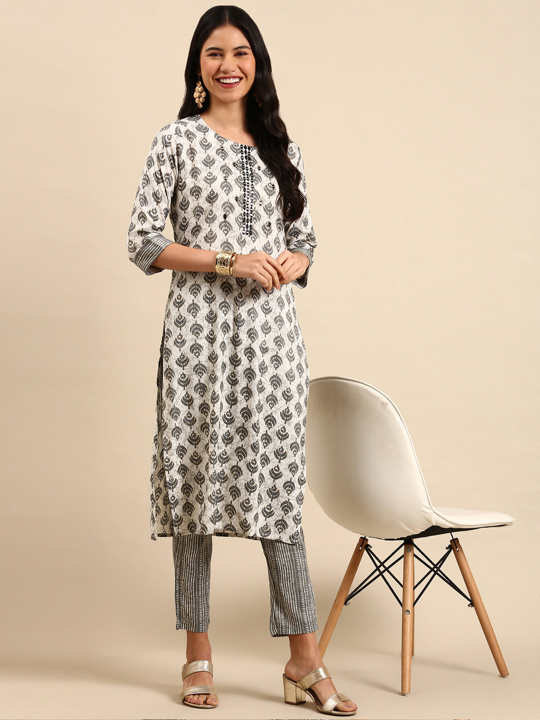 Women Graphic Off White Straight Kurta Set