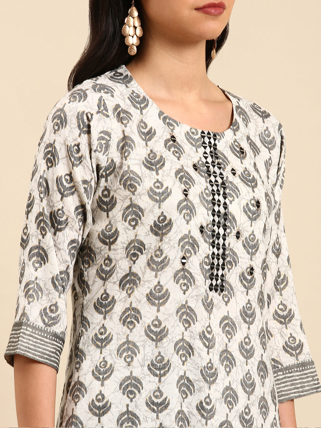 Women Graphic Off White Straight Kurta Set