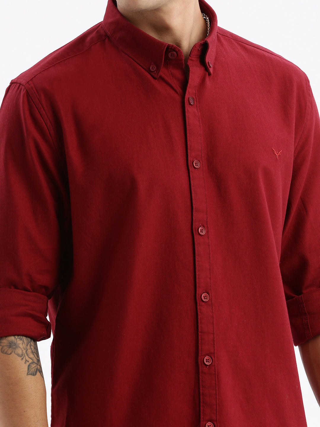 Men Spread Collar Solid Slim Fit Maroon Shirt