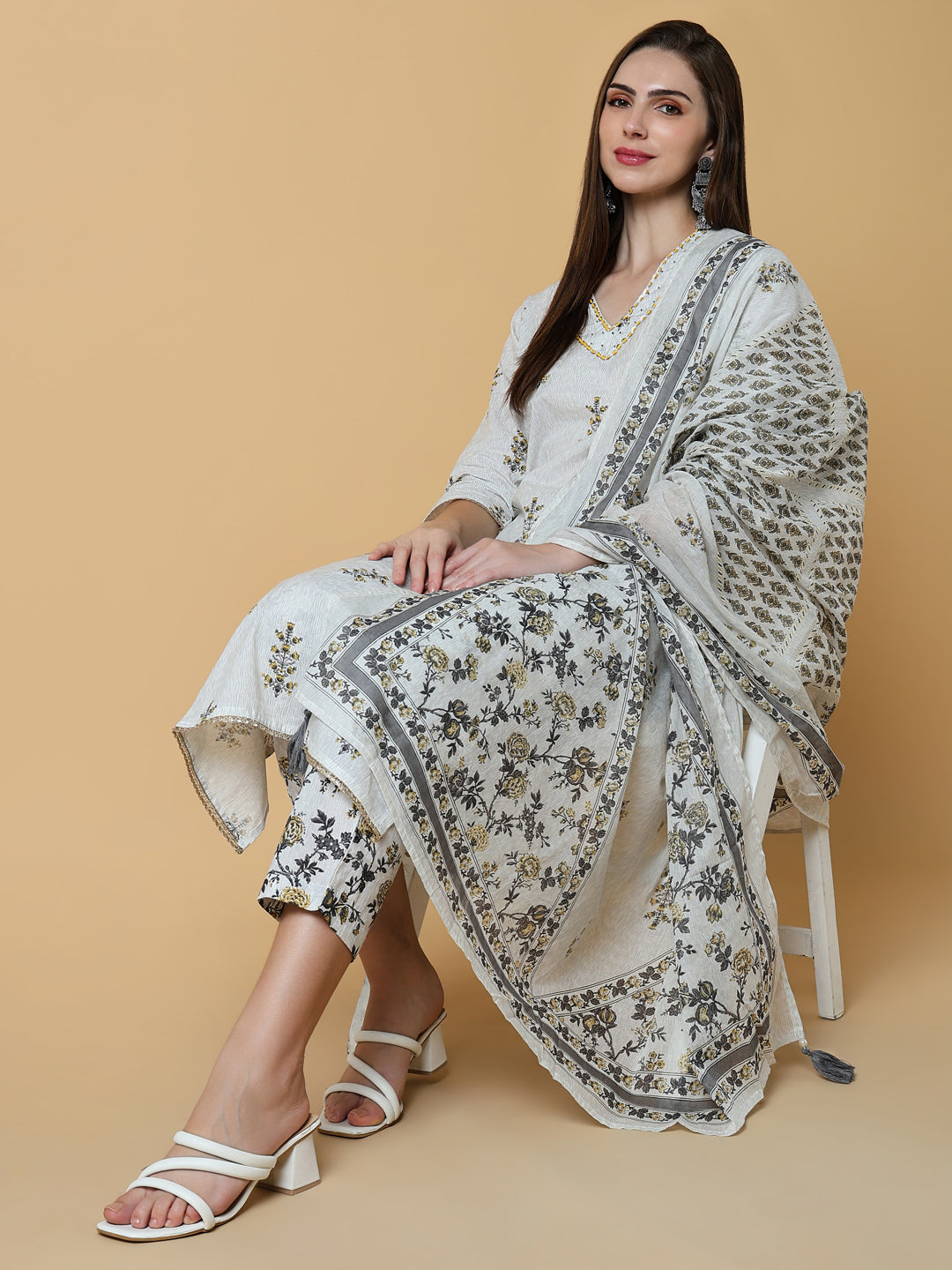 Women Graphic Off White Straight Kurta Set with Dupatta