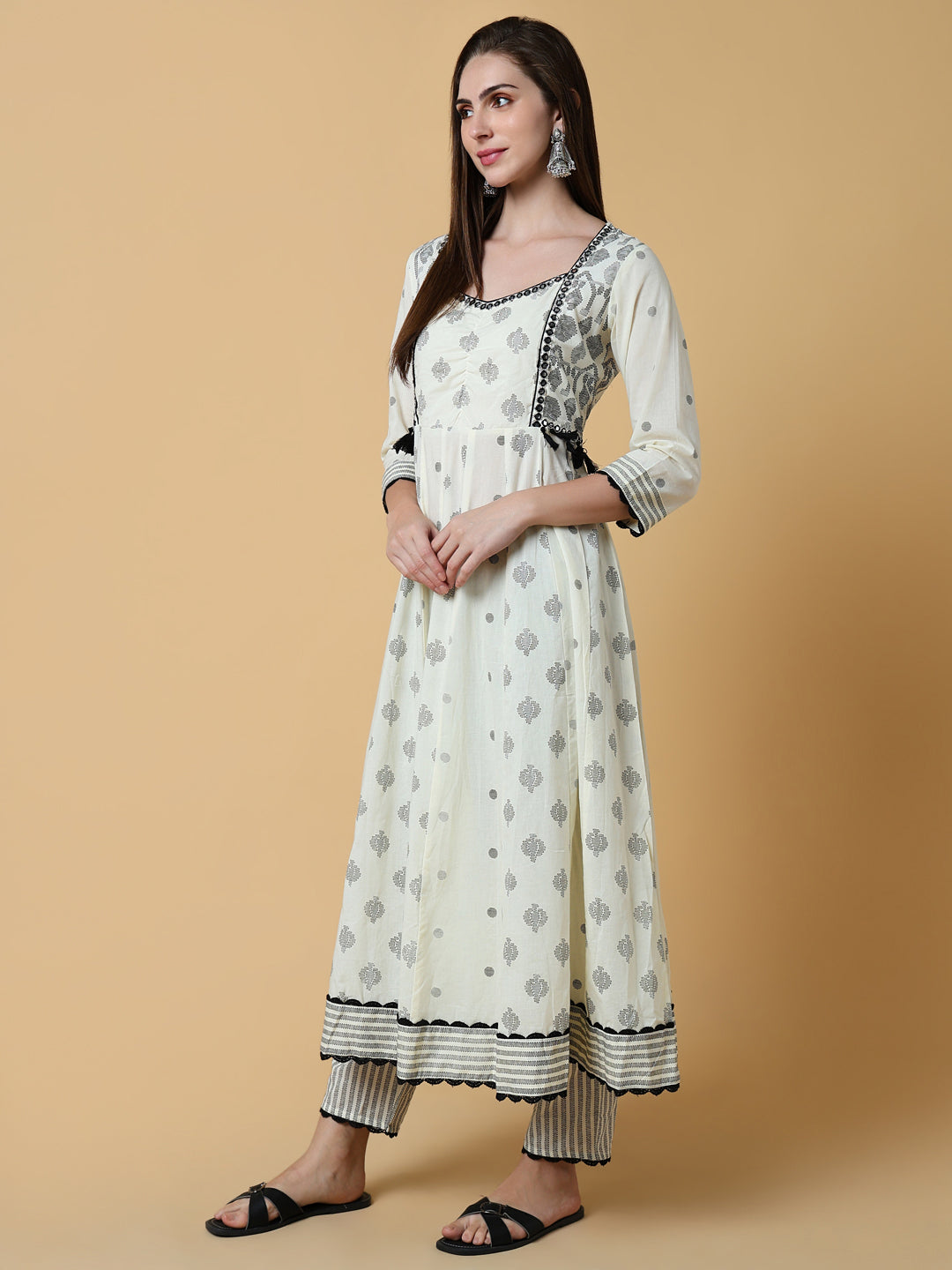 Women Geometric Off White Anarkali Kurta Set with Dupatta