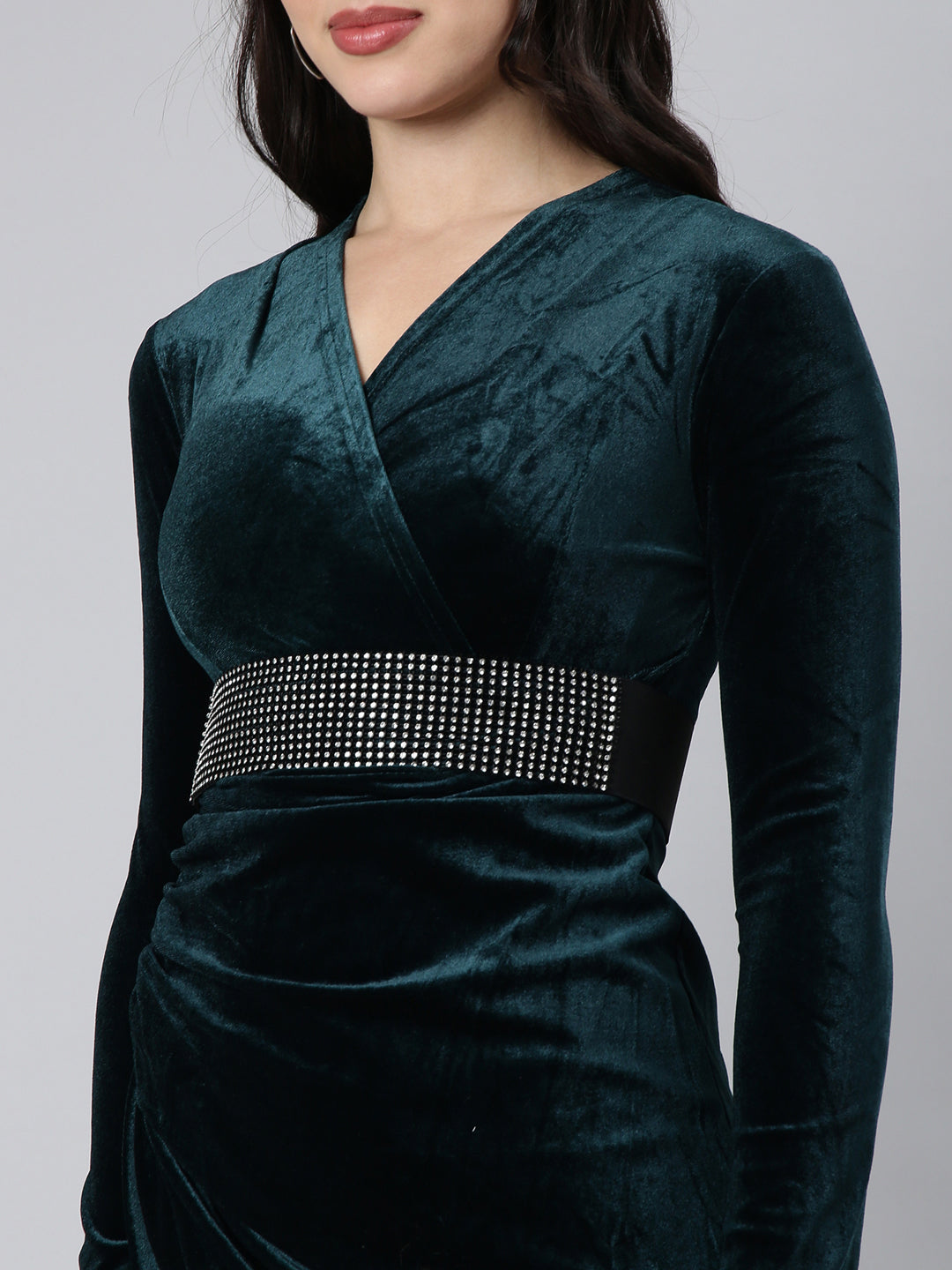 Women Solid Green Sheath Dress comes with Belt