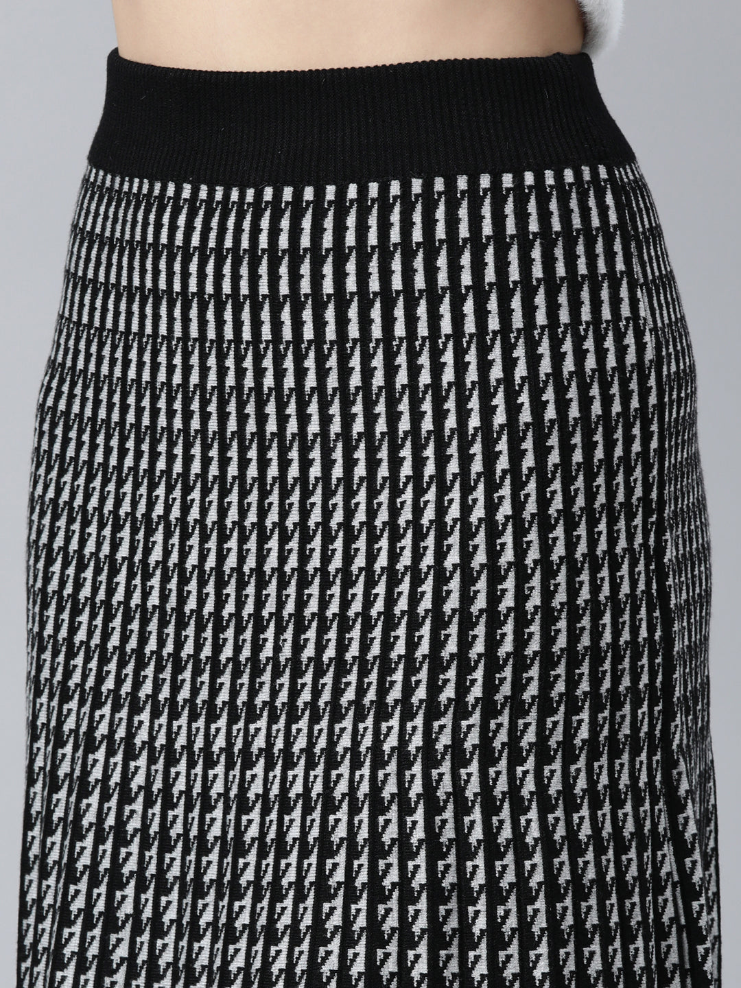 Women Geometric Pencil Black Midi Skirt