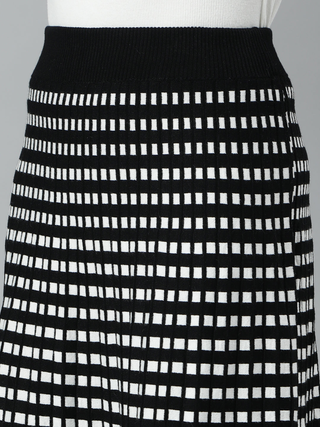 Women Geometric Pencil Black Midi Skirt