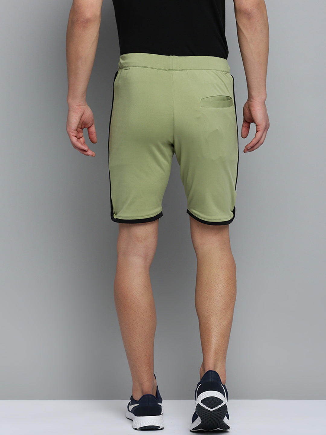Men Green Solid Sports Shorts