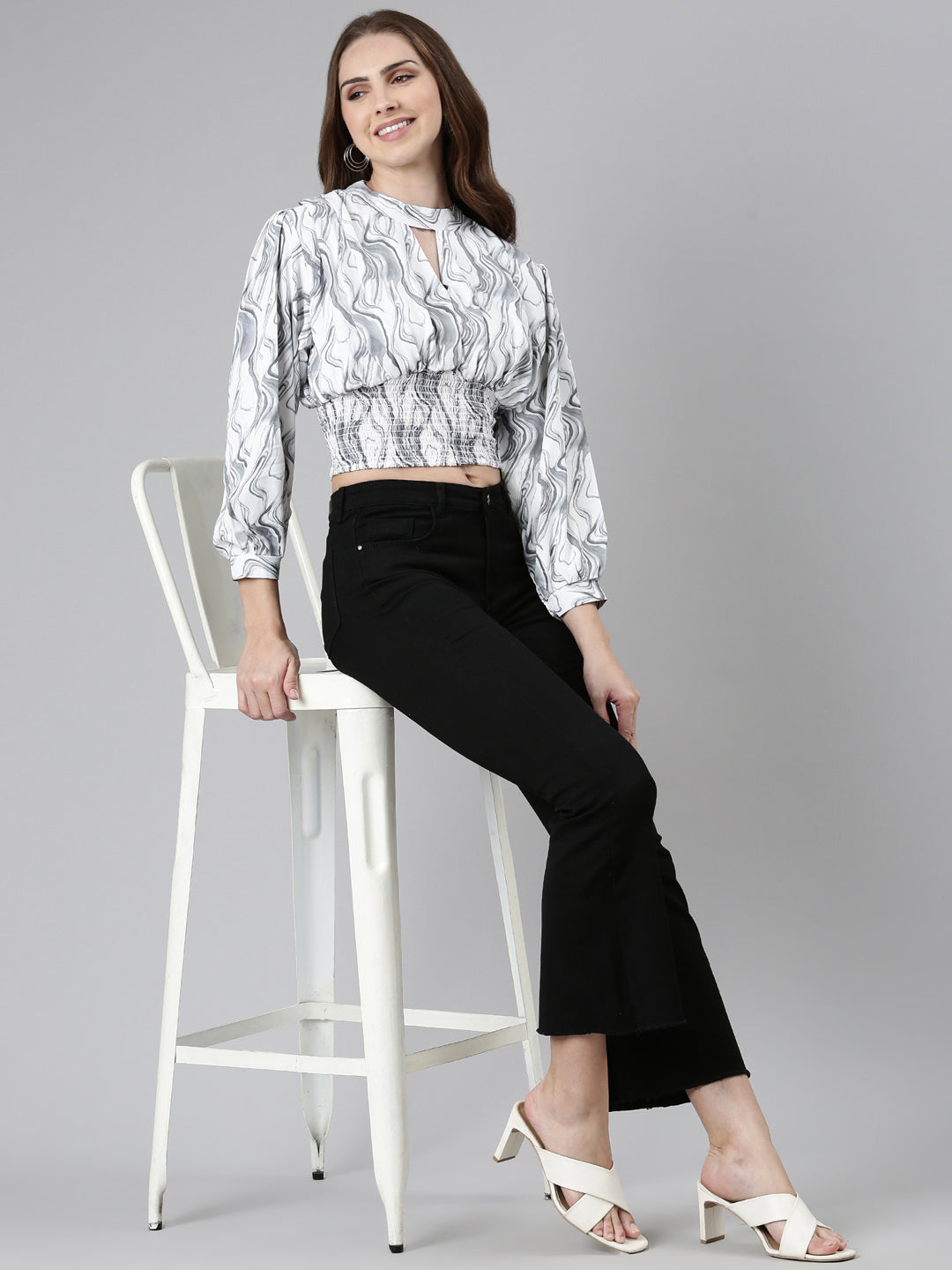 Keyhole Neck Cuffed Sleeves Abstract Cinched Waist Grey Crop Top
