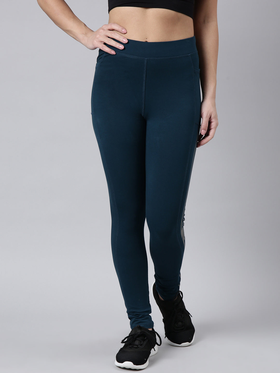 Women Solid Slim Fit Teal Track Pant
