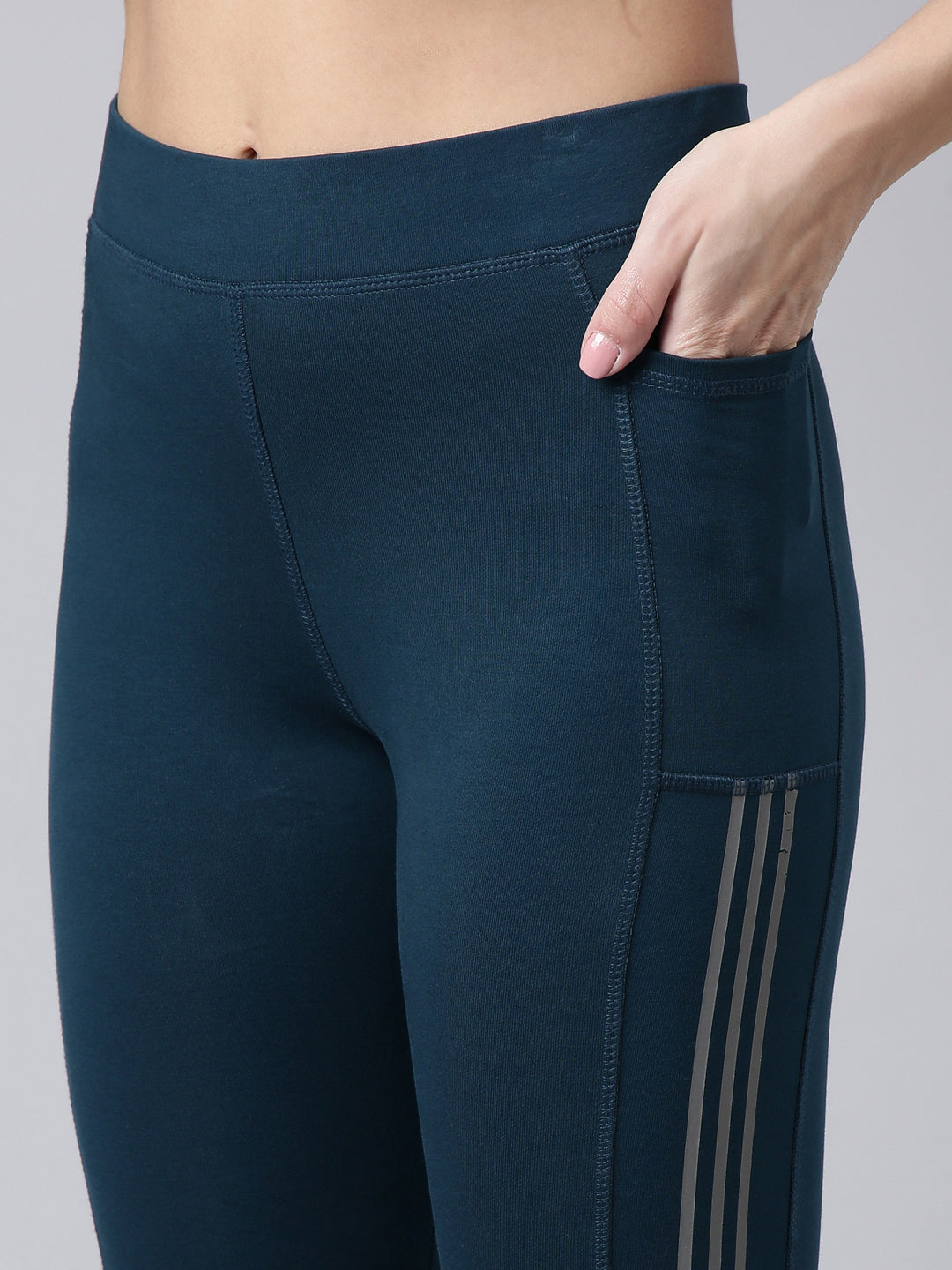 Women Solid Slim Fit Teal Track Pant