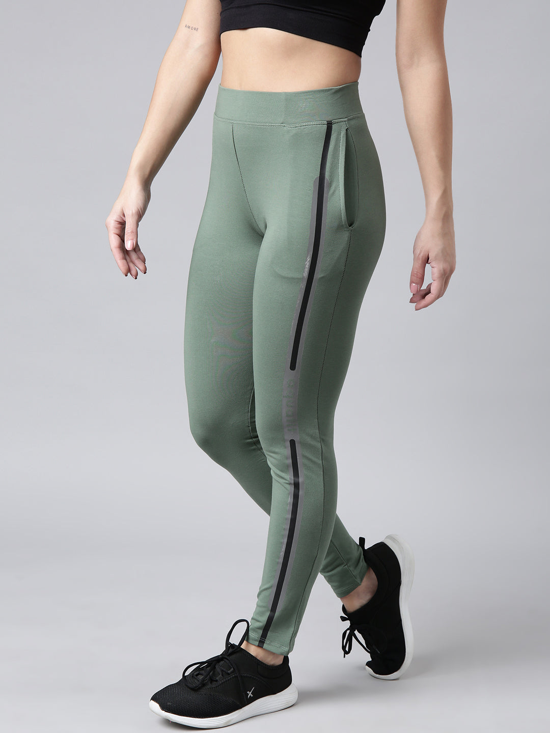 Women Solid Slim Fit Green Track Pant