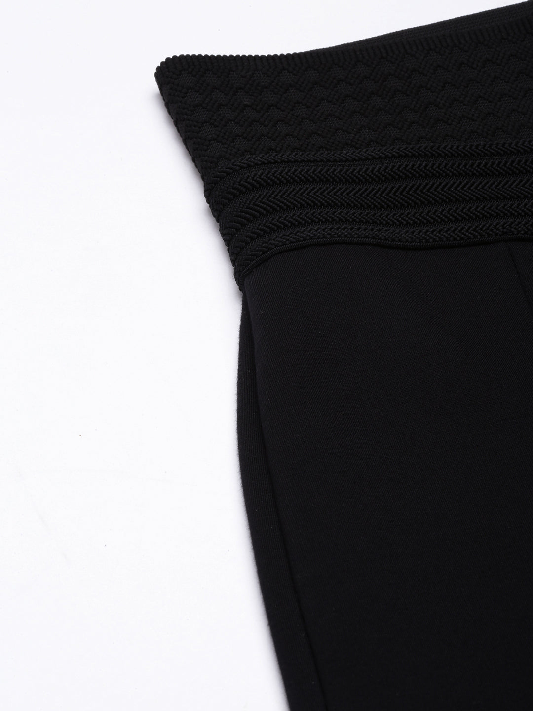 Women Solid Black Skinny Fit Jeggings