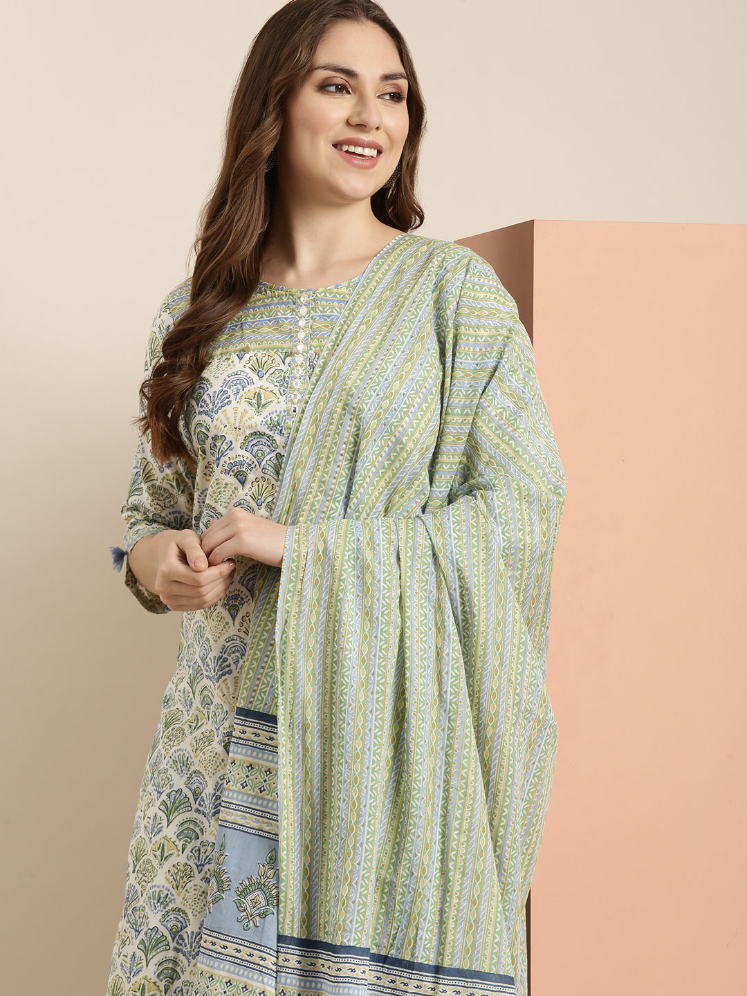 Women Straight Green Floral Kurta and Trousers Set Comes With Dupatta