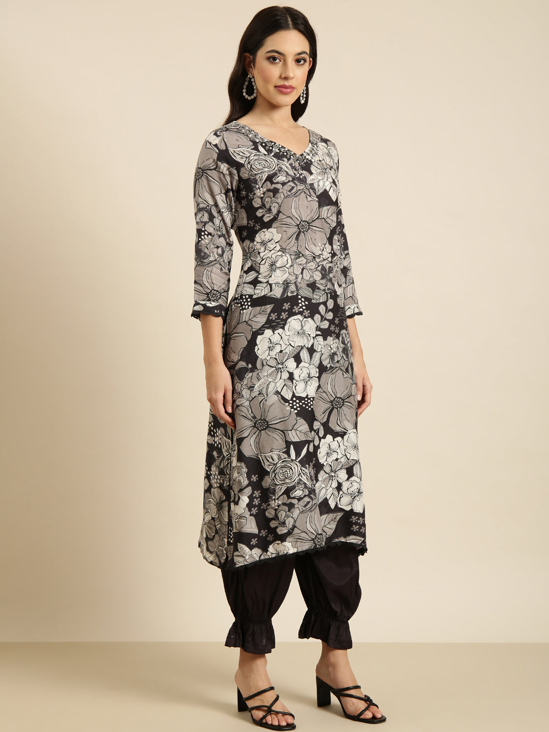 Women Straight Grey Floral Kurta and Patiala Set